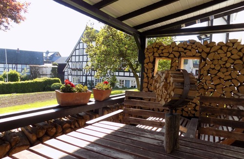 Finnentrop Apartment | Apartment 'Sonnenblume' with Private Terrace, Shared Garden and Wi-Fi