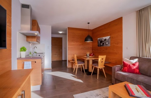Schenna Apartment | Apartment 'Sonnenblume' with Mountain View, Shared Pool and Wi-Fi