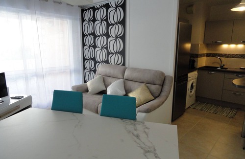 La Rochelle Apartment | Apartment south facing, renovated, bright and functional.