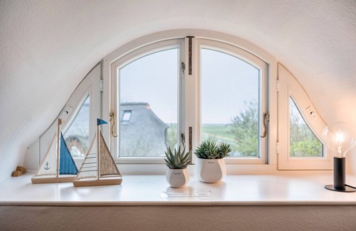 Westerhever Apartment | Apartment 'Strandgut' with Shared Terrace and Shared Garden