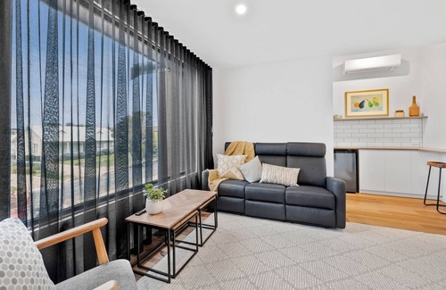Torquay Apartment | Apartment Studio 6: 2 BR, 1.5 BA Apartment in Torquay, Sleeps 4