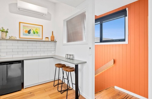 Torquay Apartment | Apartment Studio 6: 2 BR, 1.5 BA Apartment in Torquay, Sleeps 4