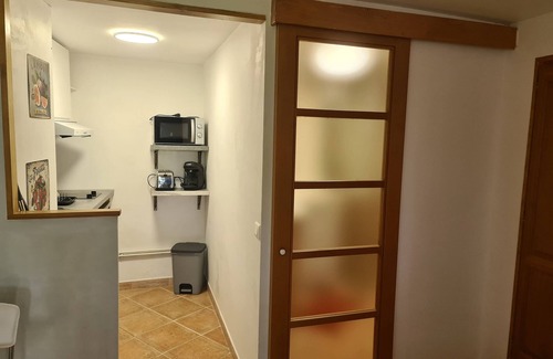 Carnoules Apartment | Apartment 'Studio Romance' with Mountain View, Shared Pool and Wi-Fi