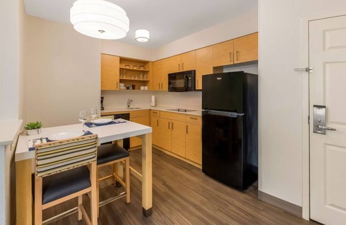 Arrowood Hotel | Apartment-Style Suite w/Fully Equipped Kitchen – Perfect Stay Near Carowinds