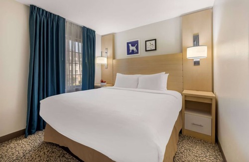 Arrowood Hotel | Apartment-Style Suite w/Fully Equipped Kitchen – Perfect Stay Near Carowinds