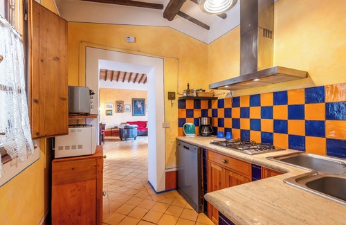 Murlo Apartment | Apartment 'Sulle Colline Di Siena' with Shared Pool, Wi-Fi and Air Conditioning