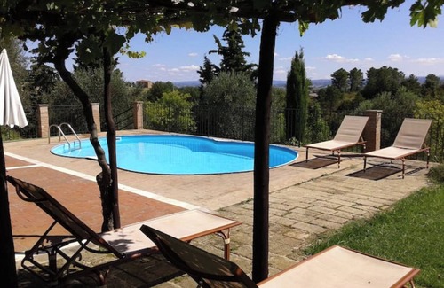 Murlo Apartment | Apartment 'Sulle Colline Di Siena' with Shared Pool, Wi-Fi and Air Conditioning