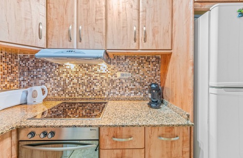 Santa Pola Apartment | Apartment 'Sunflower Alhambra' with Private Terrace, Balcony and Air Conditioning