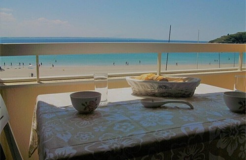 Trebeurden Apartment | Apartment SUPERB SEA VIEW, facing the beach of Tresmeur in TREBEURDEN
