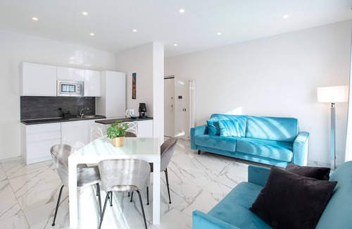 Chiaia Apartment | Apartment 'Superior - Zona Lungomare' with Balcony, Wi-Fi and Air Conditioning