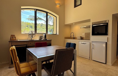 Tarascon Apartment | Apartment surrounded by olive trees on 3 hectares of land