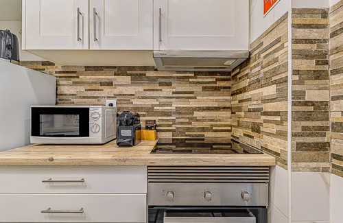 Setubal Apartment | Apartment 'Sweet, Quiet In A Corner' with Wi-Fi