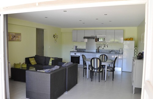 Boulouris-sur-Mer Apartment | Apartment T3 ANIS 55m2, swimming pool frontage, with terrace 25m2, swimming pool, beach nearby