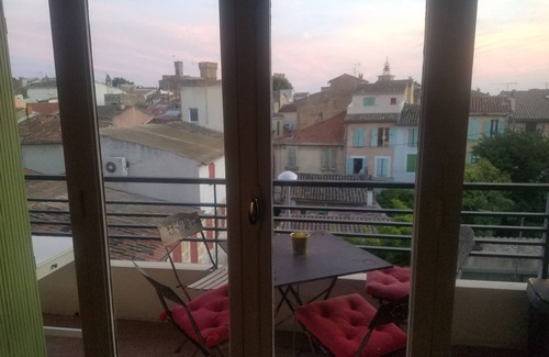 Salon-de-Provence Apartment | Apartment T3/4 - City center - Castle view