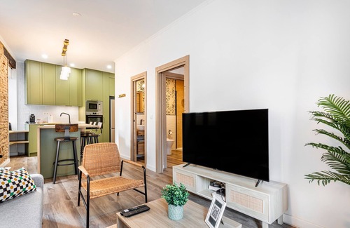 Barrio del Carmen Apartment | Apartment 'Tenerias 2' with Wi-Fi and Air Conditioning
