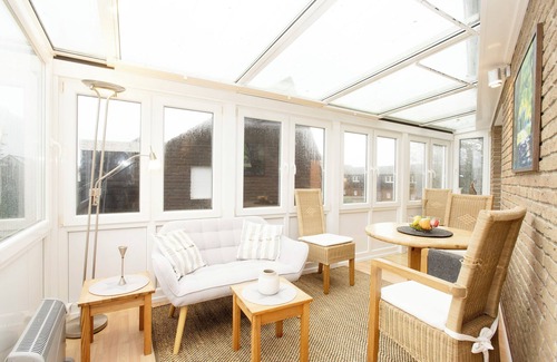 Langeoog Apartment | Apartment "Thomas" with light-flooded winter garden on the eastern edge of Langeoog village