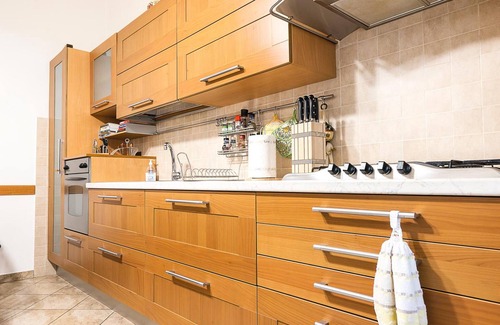 Careggi Rifredi Apartment | Apartment 'Tina House' with Balcony, Wi-Fi and Air Conditioning