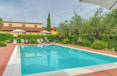 Vinci Apartment | Apartment 'Tinaia' with Shared Pool, Wi-Fi and Air Conditioning