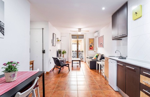Valencia City Centre Apartment | Apartment 'Torres De Quart Tu Casa' with Balcony, Wi-Fi and Air Conditioning