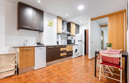 Valencia City Centre Apartment | Apartment 'Torres De Quart Tu Casa' with Balcony, Wi-Fi and Air Conditioning