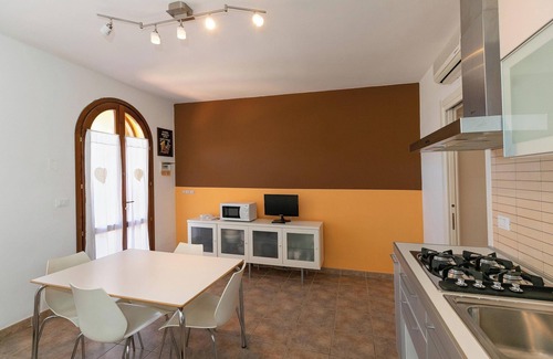Suvereto Apartment | Apartment 'Trilocale Leccino' with Terrace, Shared Pool & Wi-Fi