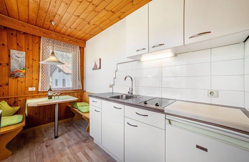 Naturno Apartment | Apartment 'Typ B Haus Pöder' with Mountain View, Shared Garden and Wi-Fi