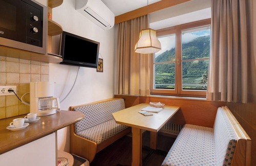 Lagundo Apartment | Apartment 'Typ B' with Mountain View, Shared Terrace and Wi-Fi