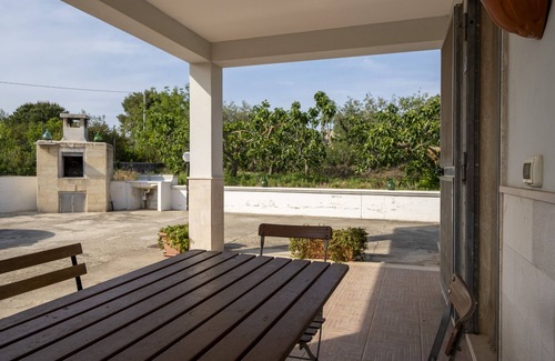 Impalata Apartment | Apartment 'Ulivo' with Shared Pool, Private Terrace and Wi-Fi