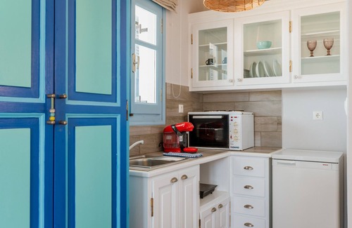 Agios Ioannis Apartment | Apartment 'Unit 1' with Sea View, Wi-Fi and Air Conditioning