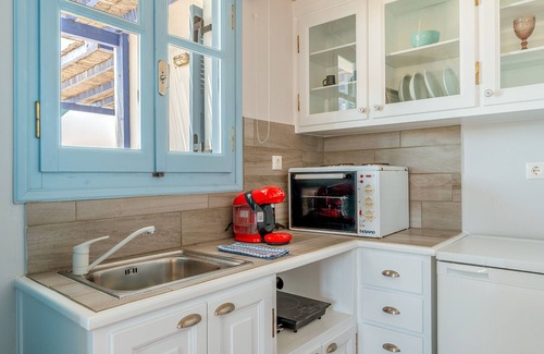 Agios Ioannis Apartment | Apartment 'Unit 1' with Sea View, Wi-Fi and Air Conditioning
