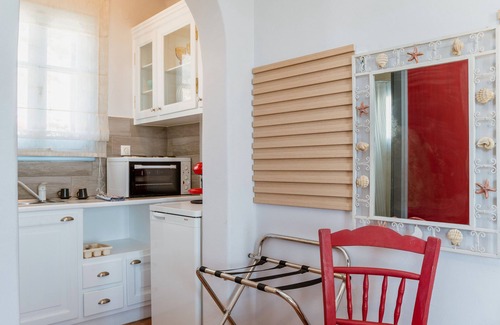 Agios Ioannis Apartment | Apartment 'Unit 2' with Sea View, Wi-Fi and Air Conditioning