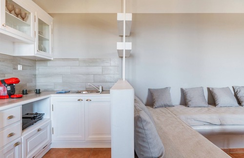 Agios Ioannis Apartment | Apartment 'Unit 3' with Sea View, Wi-Fi and Air Conditioning