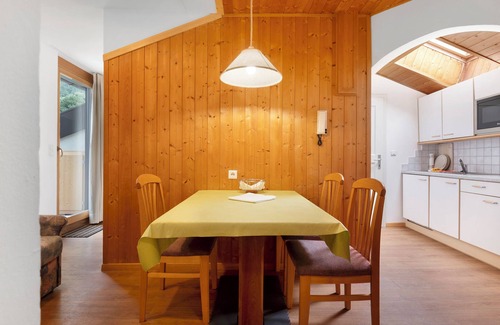 Lagundo Apartment | Apartment 'Unterdornerhof A' with Mountain View, Private Terrace and Wi-Fi