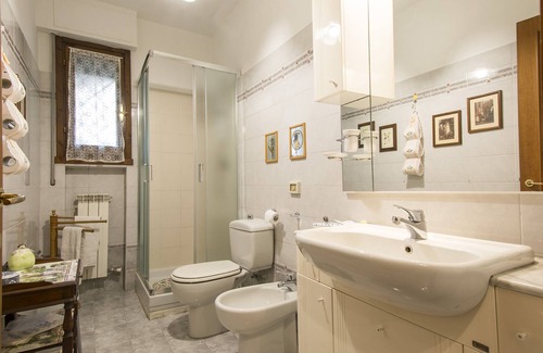 Isolotto Apartment | Apartment up to 4 people with terrace and private parking
