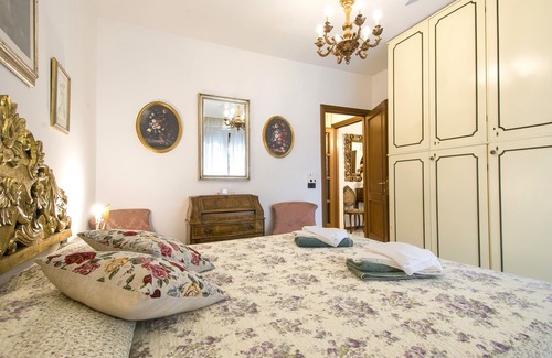 Isolotto Apartment | Apartment up to 4 people with terrace and private parking
