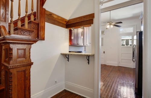 Uptown Historic District Apartment | Apartment