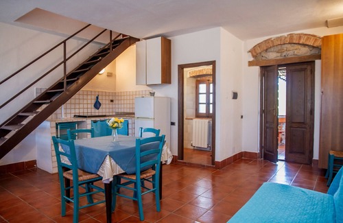 Gavorrano Apartment | Apartment 'Vecchio Molino - 5' with Shared Terrace, Shared Garden and Wi-Fi