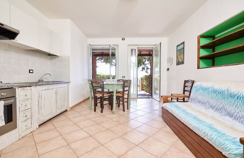 San Vincenzo Apartment | Apartment "Verde" with Sea View, Shared Pool & Wi-Fi