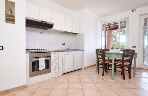 San Vincenzo Apartment | Apartment "Verde" with Sea View, Shared Pool & Wi-Fi