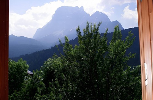 San Vito di Cadore Apartment | Apartment 'Villa Cleila Rossa A' with Mountain View, Shared Garden and Balcony