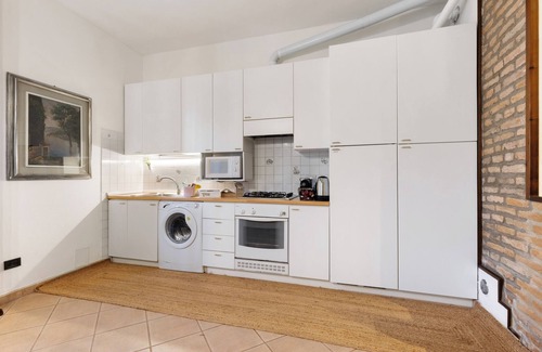 San Zeno Apartment | Apartment 'Via T Da Vico 11' with Shared Garden, Wi-Fi and Air Conditioning