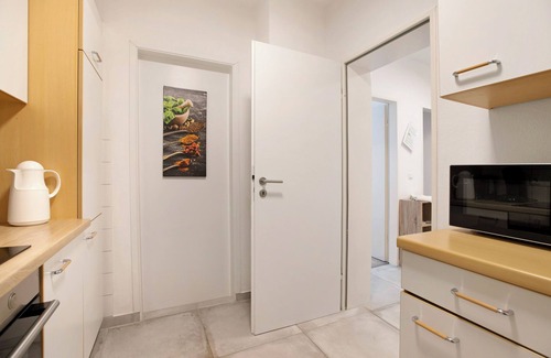Kauslund Apartment | Apartment 'Vicky' with Private Terrace, Balcony and Wi-Fi