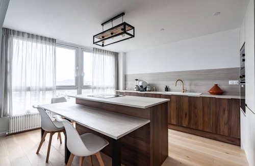Puteaux Apartment | Apartment view of all of Paris