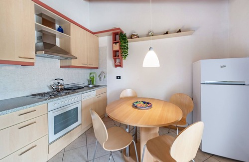 Colà Di Lazise Apartment | Apartment 'Vigneti A Colà Bilocale Con Piscina' with Shared Pool and Balcony