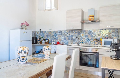 Noto Marina Apartment | Apartment 'Villa Dünya Ospitalità Siciliana' with Private Pool, Terrace and Air Conditioning