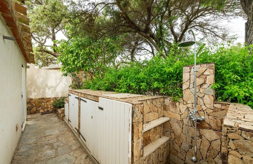 Notteri Apartment | Apartment 'Villa Flavia' with Shared Terrace, Private Garden and Air Conditioning