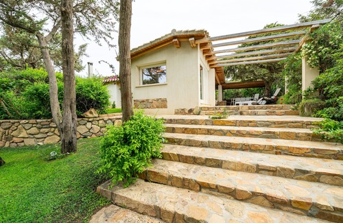 Notteri Apartment | Apartment 'Villa Flavia' with Shared Terrace, Private Garden and Air Conditioning