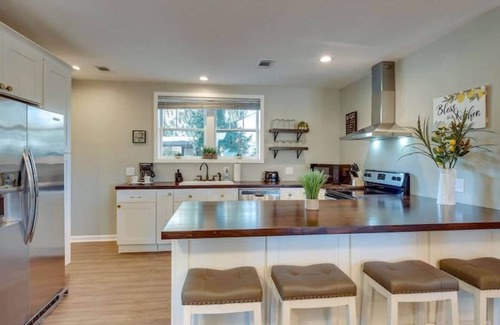 Thunderbolt House | Apartment w/ Pool & Gazebo-Swanky Savannah Style