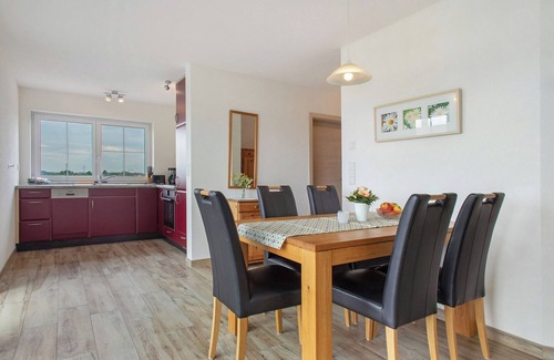 Waggershausen Apartment | Apartment 'Waldblick' with Shared Terrace, Shared Garden and Wi-Fi