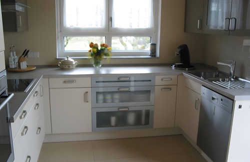 Gaienhofen Apartment | Apartment 'Wassertränke' with Shared Terrace, Shared Garden and Wi-Fi